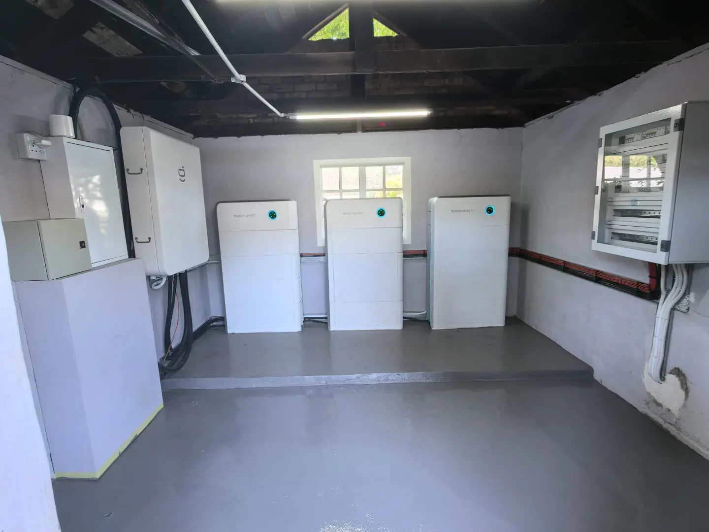 Commercial battery energy storage installation integrated with solar power
