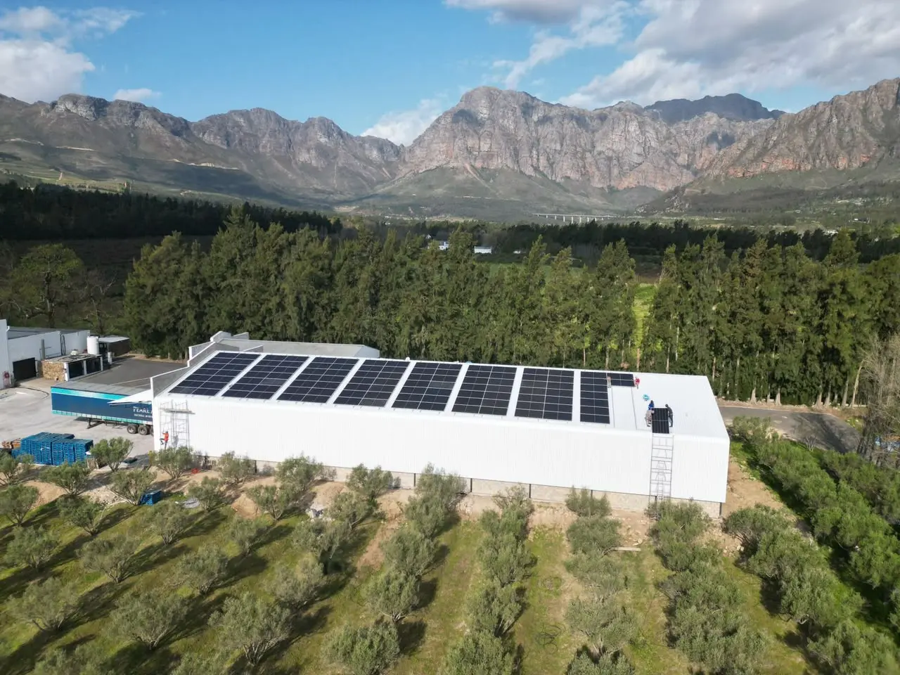 Commercial rooftop solar installation supporting a Sigenergy energy storage project